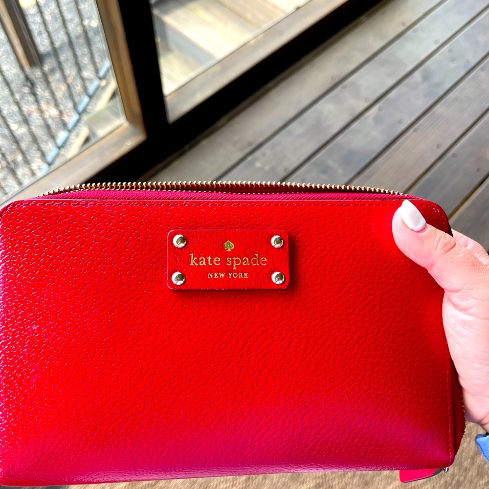 Kate spade New York red XL travel wallet zip